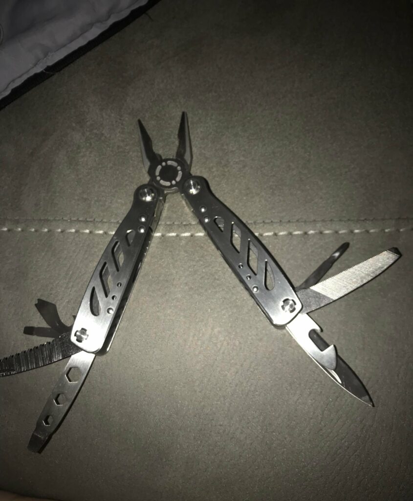 This is a follow up for my last post ( https://www.reddit.com/r/multitools/comments/zxcuwa/a_friend_needs_some_help_identifying_a_part_and/?utm_source=share&utm_medium=ios_app&utm_name=iossmf)it’s a picture of the multi tool