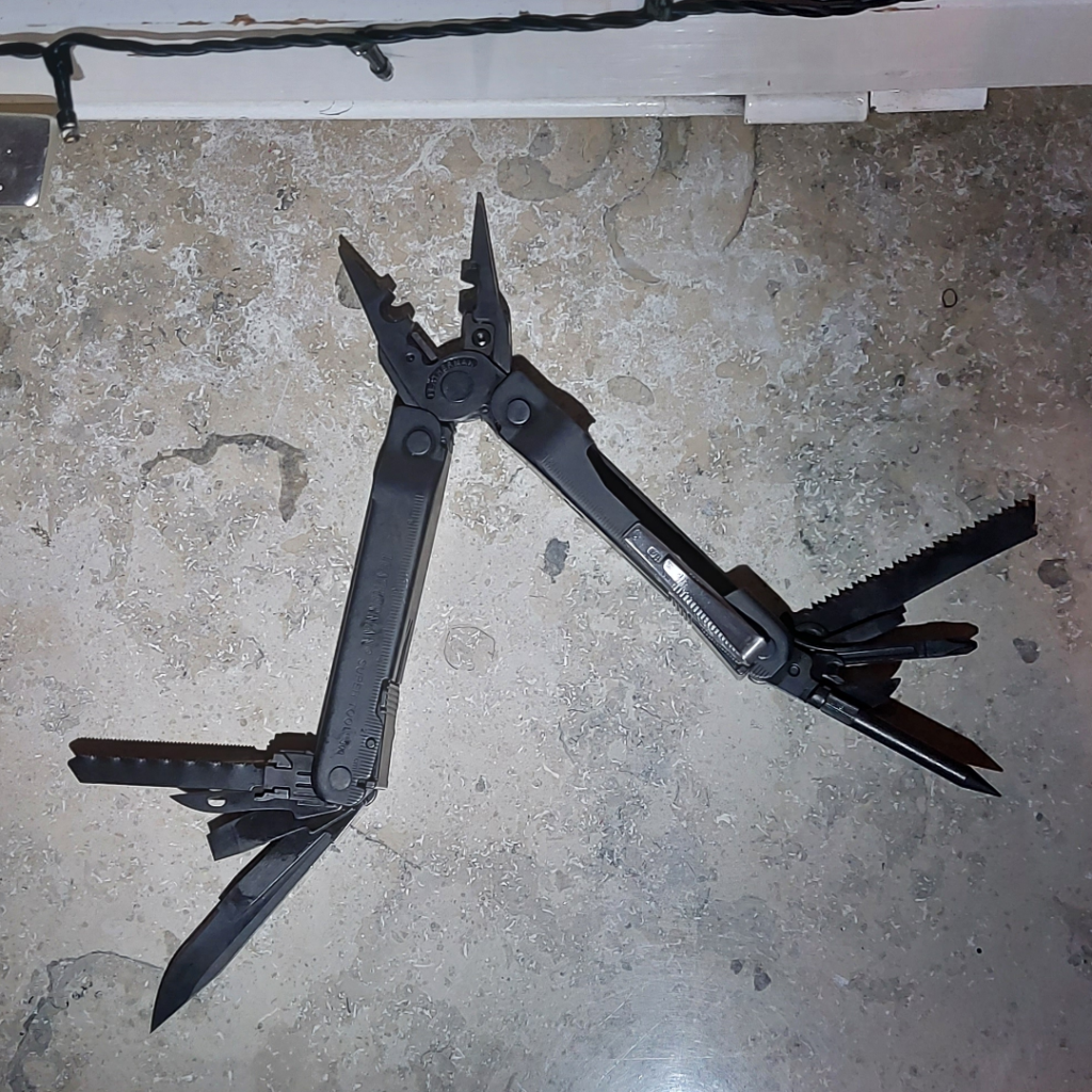first leatherman, the 300 eod with my selfmade pocket clip.