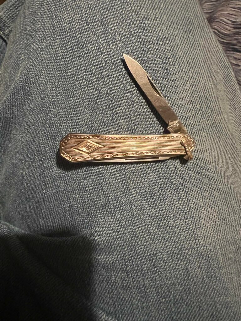 Anybody tell me anything about this it’s stamped 14k idk