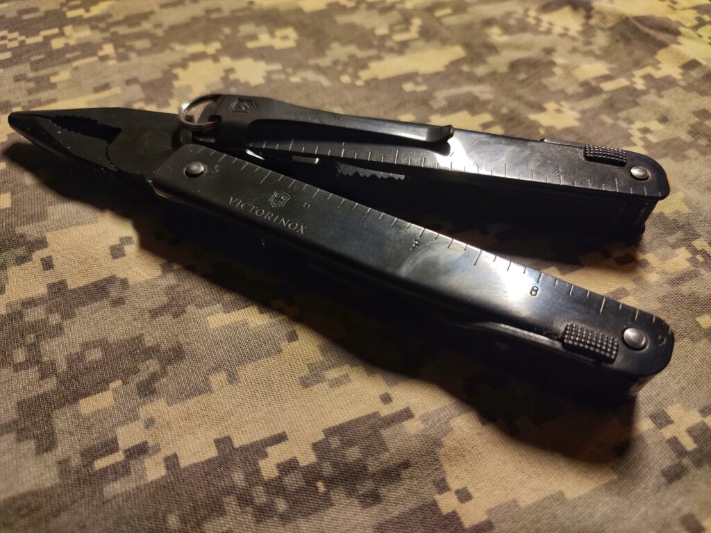 My favorite mt, Swisstool BS modded with scissors and regular pliers (instead of serrated blade+ cap crimper)