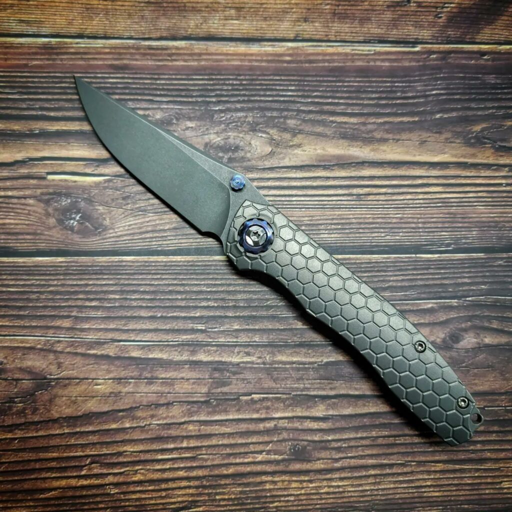 I came home from work today and I'll be damned, there was a duk hiding in my mailbox 😅..... Seriously though this is my first eutsler and it is spectacular, talk about some smooth action!