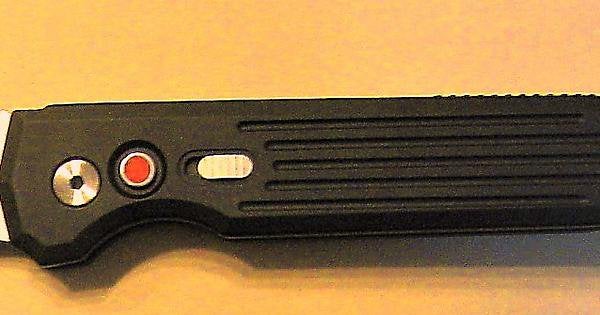 Protech 1804 PDW INVICTUS-AUTO This is considered a LE knife intended for the military and police. This is no cardboard box cutter