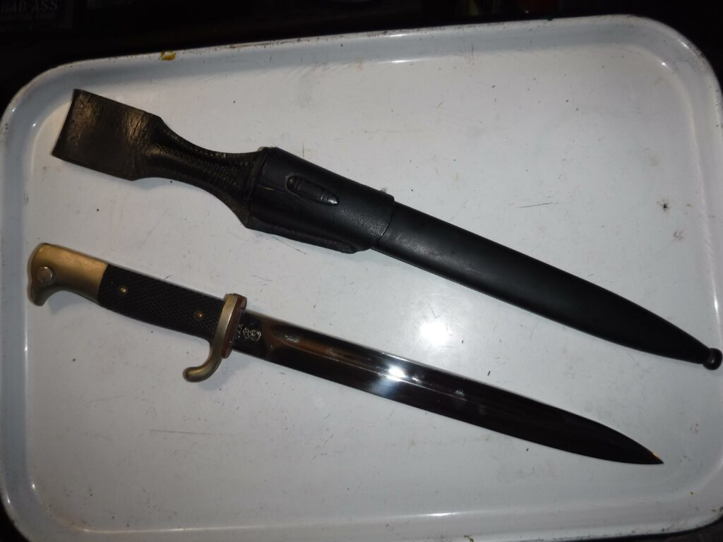 WKC WW2 German Officer's dress bayonet with sheath.... no tassel (4608x3456). A gift from a client