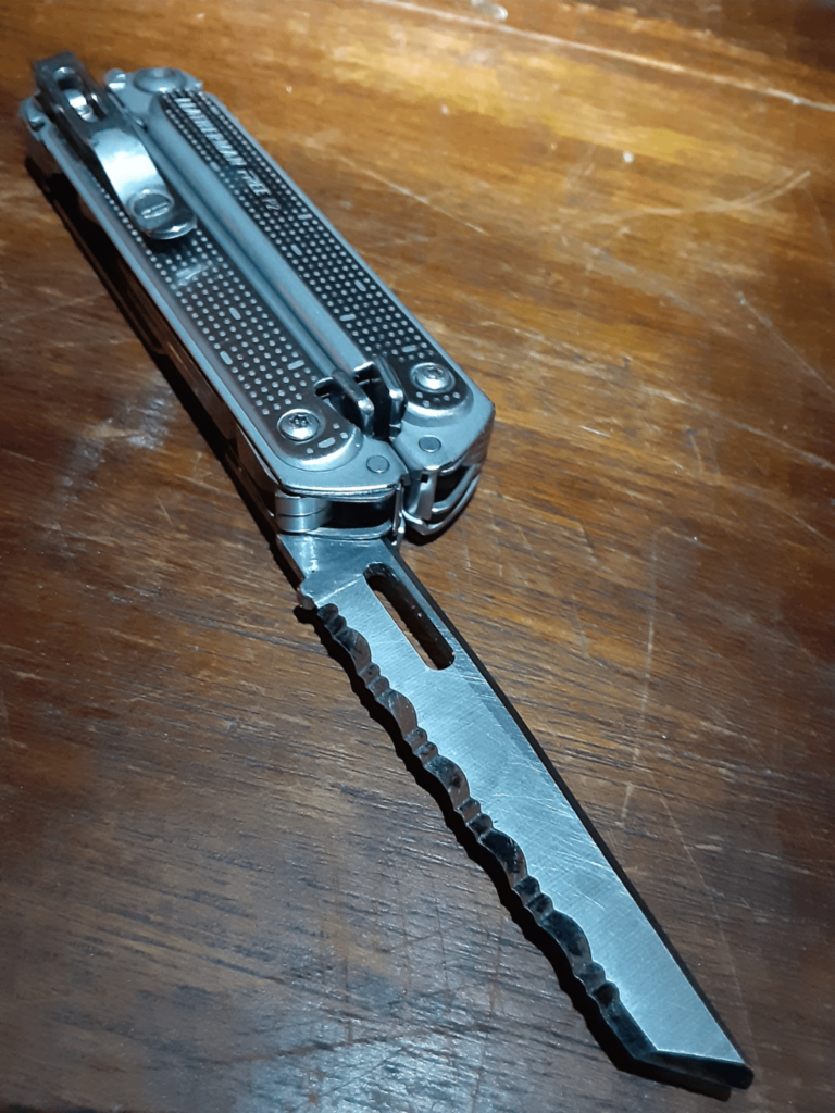 P2 is even more compact with the P2 serrated. I don't really care for serrated, tho🤷‍♂️