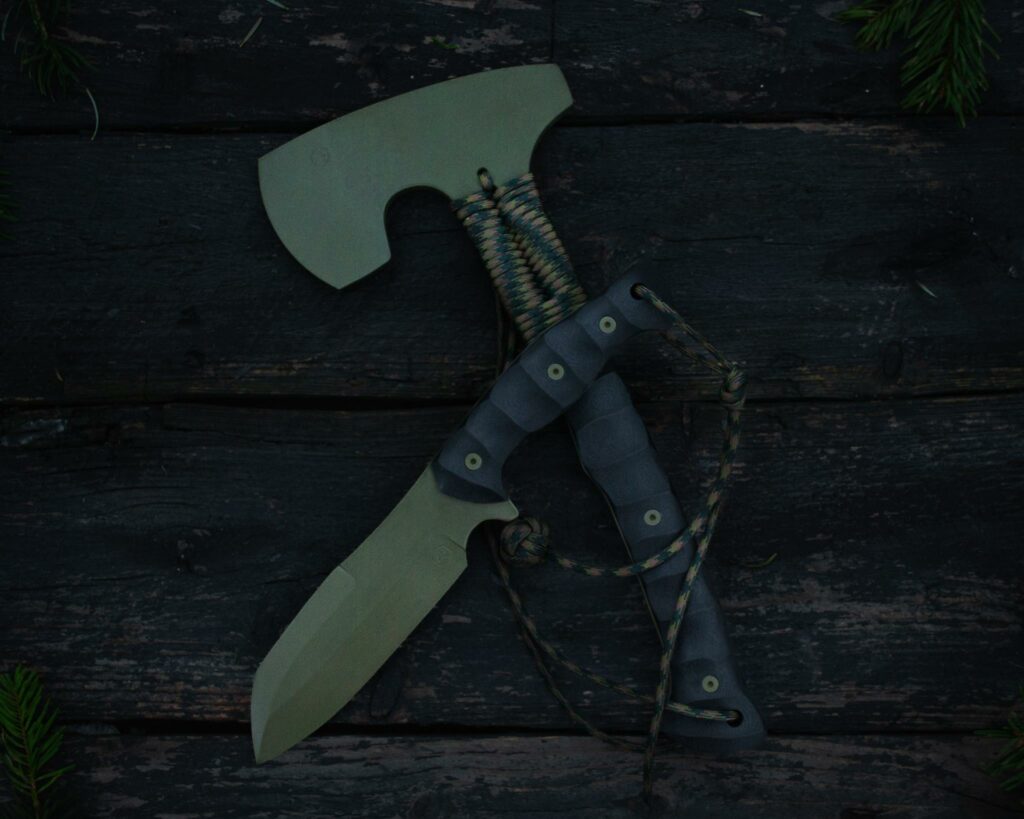 New set made by me - Vultur Custom Knives. Knife mafe of 80CrV2 steel, hatchet 6150 Spring steel. Cerakote coating and black g10 handles