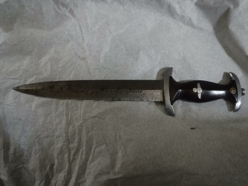 Nazi WW2 SA dagger. Eagle and Swastika on rosewood handle. Solingen blade, pommel end