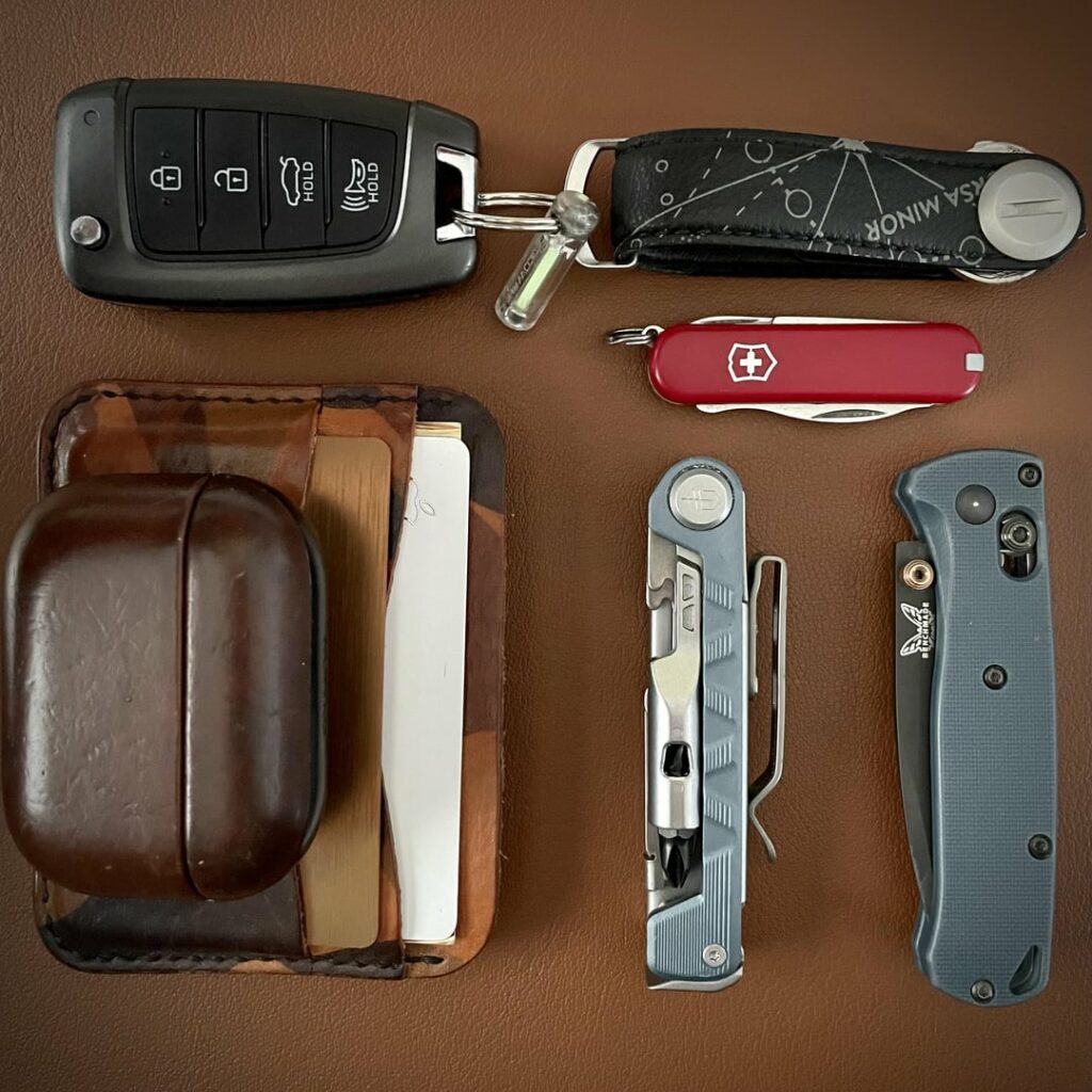 Finally found a solution to the Armbar pocket clip flaw. More in the comments.