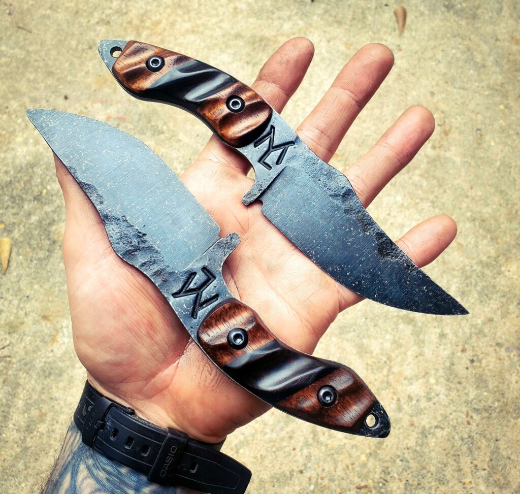 80crv2 Skinners with Koa, and some brick red and black G10 splits and black G10 liners 🤙