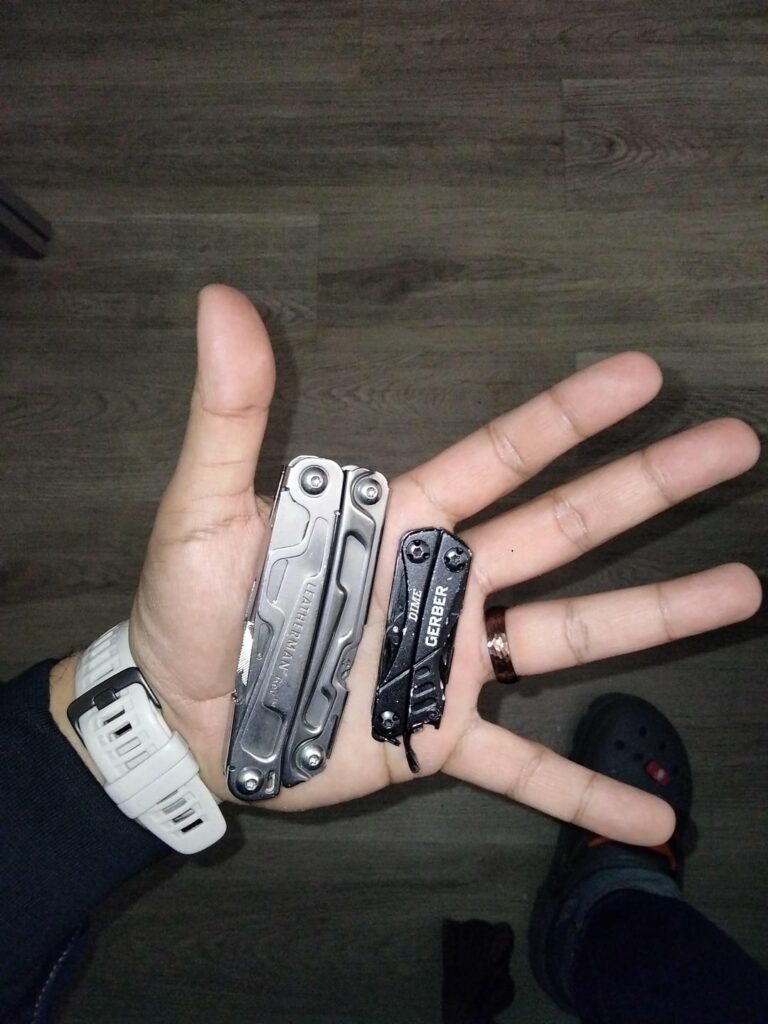 Last week's pick up on eBay. The rev is so low profile for it's size that I don't feel it when in my pocket. And I put the dime to use after opening the package.