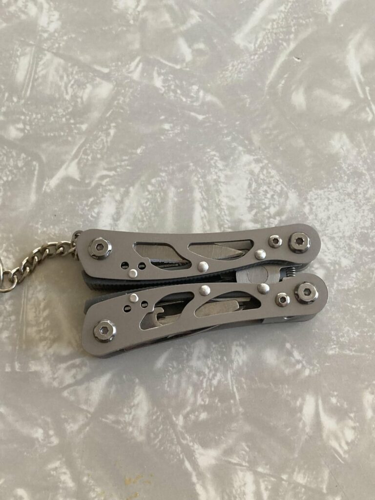 10 dollar leatherman bootleg from aliexpress