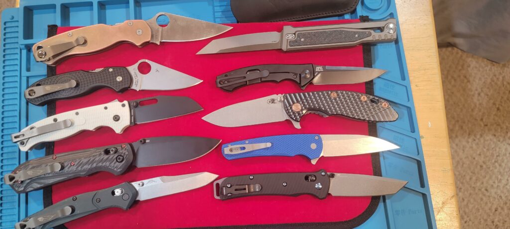 My most carried EDCs in my collection. All LynchNW clips on the left and MetonBoss dark frag pattern titanium on the XM. PM3 freek and the XM18 3.5 are probably my favorites
