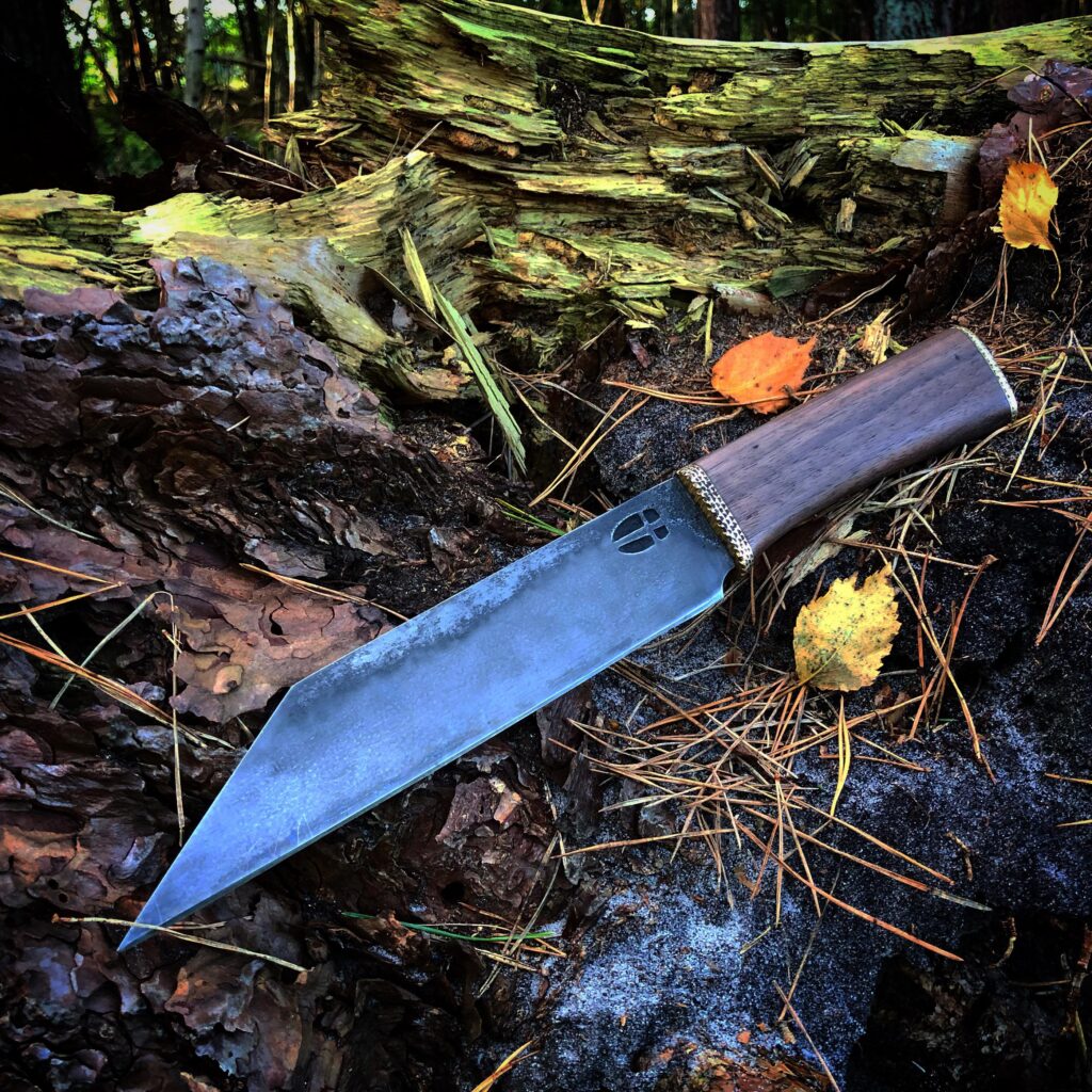 Everyone needs a Seax in his/her life. (a custom made by Hellize)