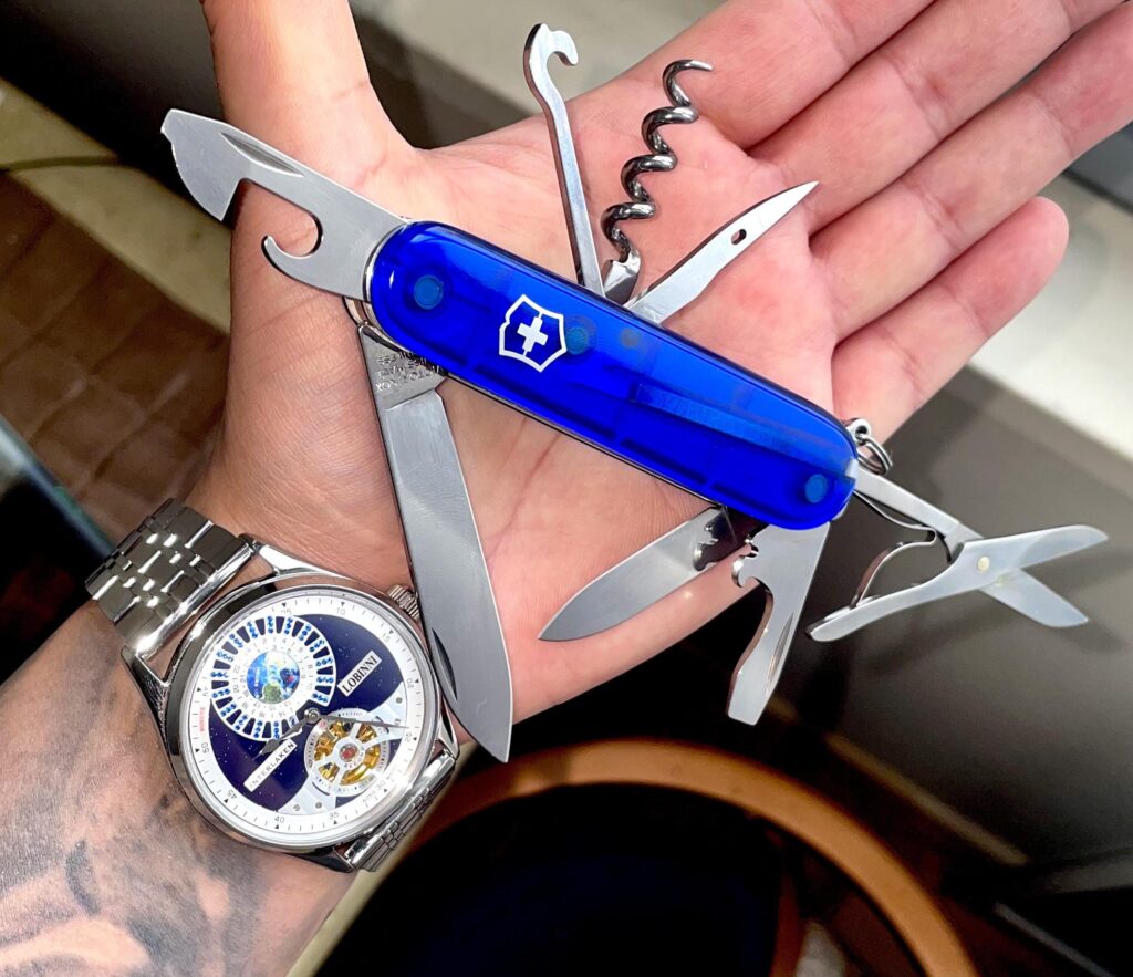 Lobinni X Victorinox Climber 🔵