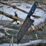 This is one of my favorite culinary knives I’ve made. The high contrast on the etch pairs well with the blue stabilized mango wood in my eye. What do you think? My books are open👍🏻