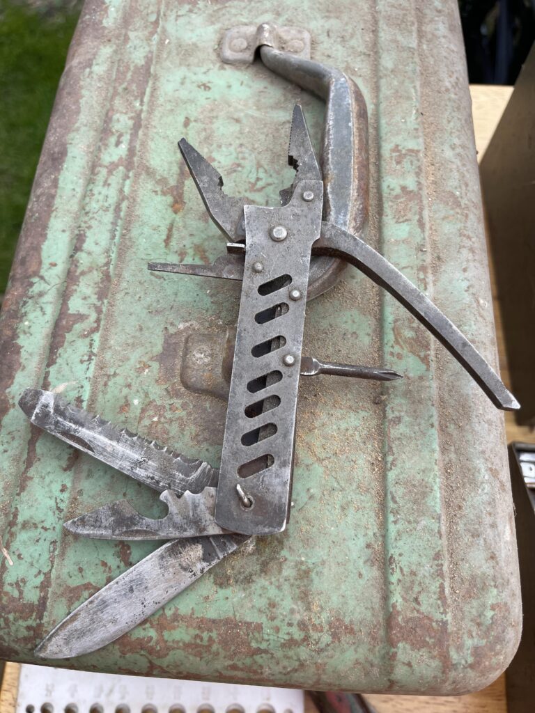 Inherited this little guy when my grandfather passed. Anyone know what it’s called? Only marking I see says “STAINLESS”