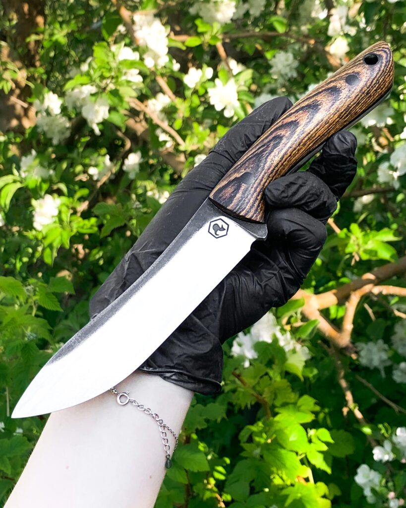 N690 stainless steel, bocote wood