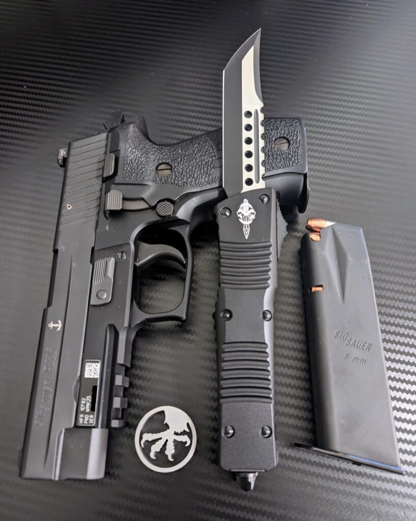 NKD.... Microtech Combat Troodon Hellhound