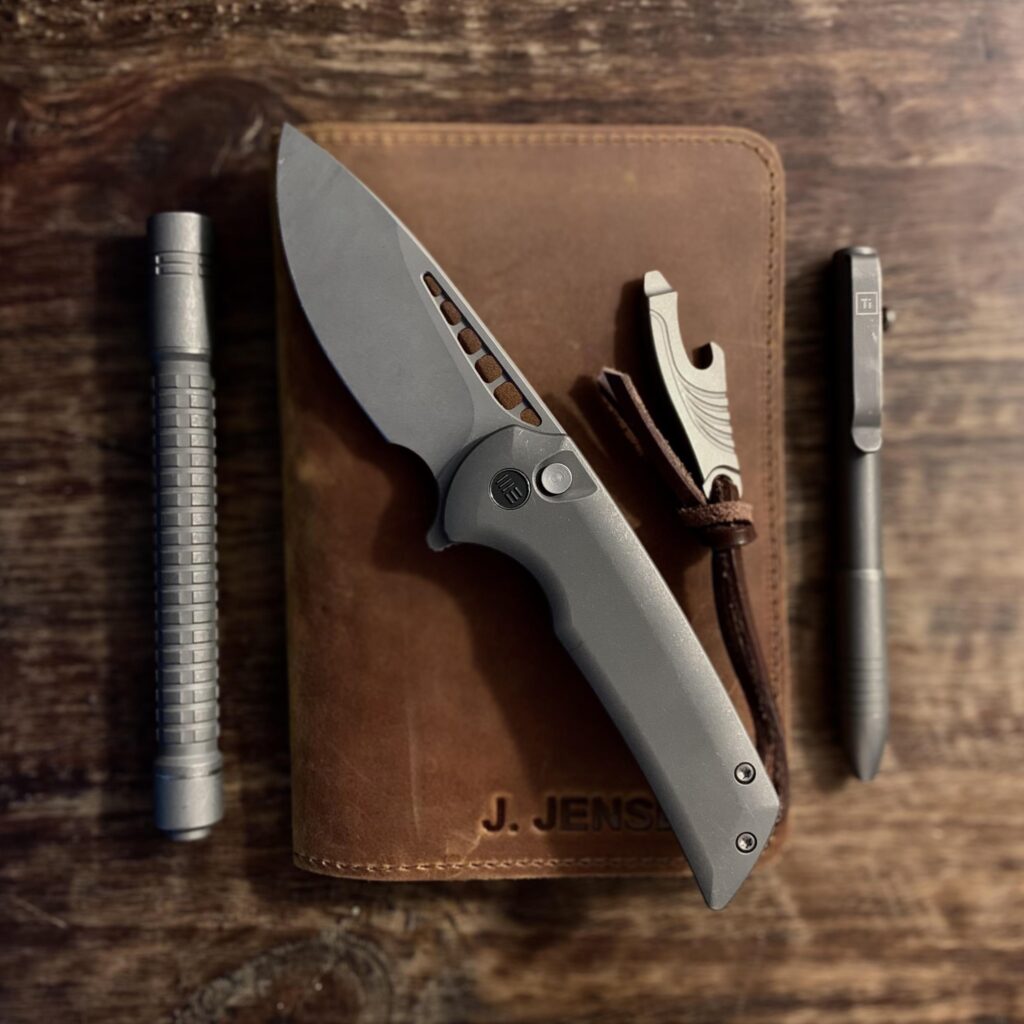 Mini Malice Button Lock Flipper