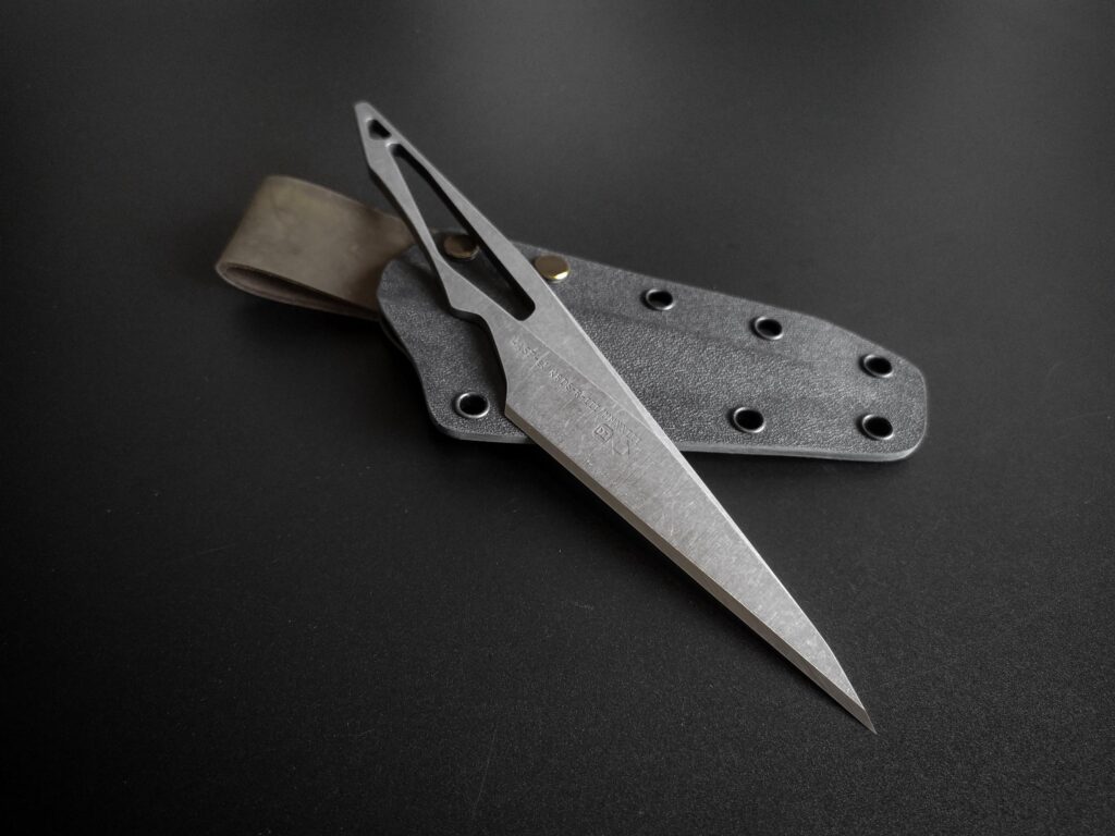 A slim kiridashi "WASP" / D2 steel [2667x2000] [OC]