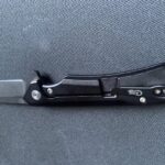 i know nothing about knives, how do i close this???