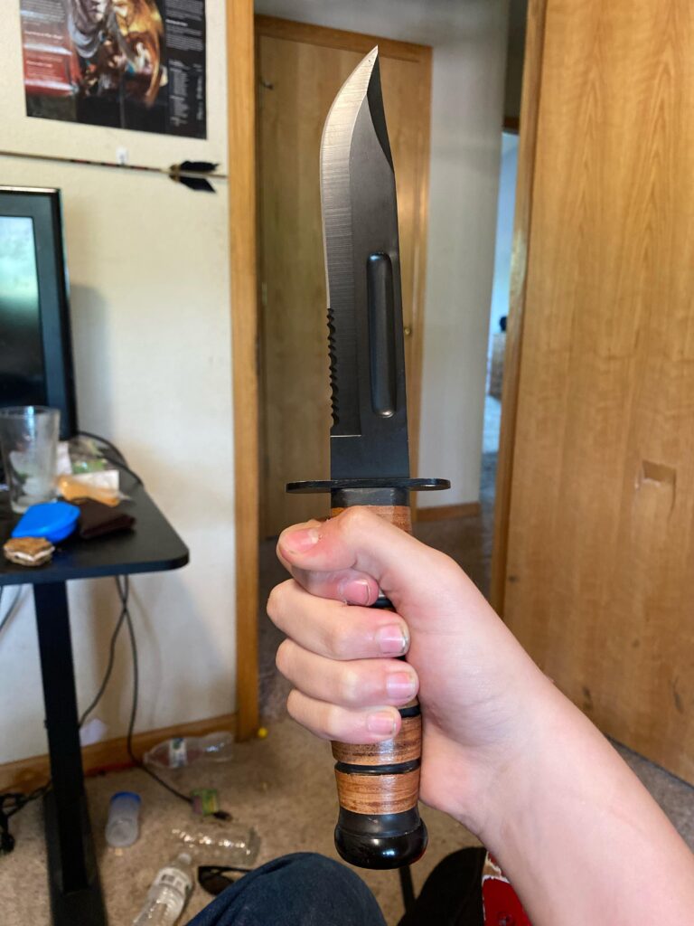 Can someone identify which kabar this is?