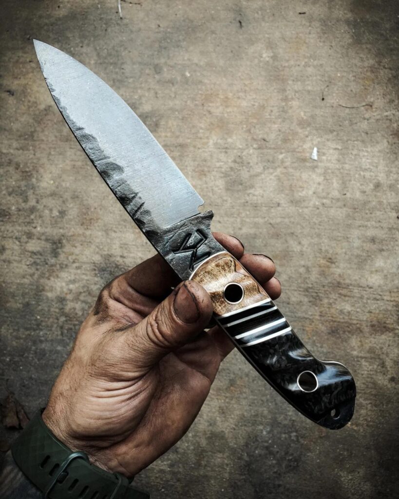 80crv2 with spalted maple, ancient bog and G10 split carbon fiber, and Titanium pins.🤙