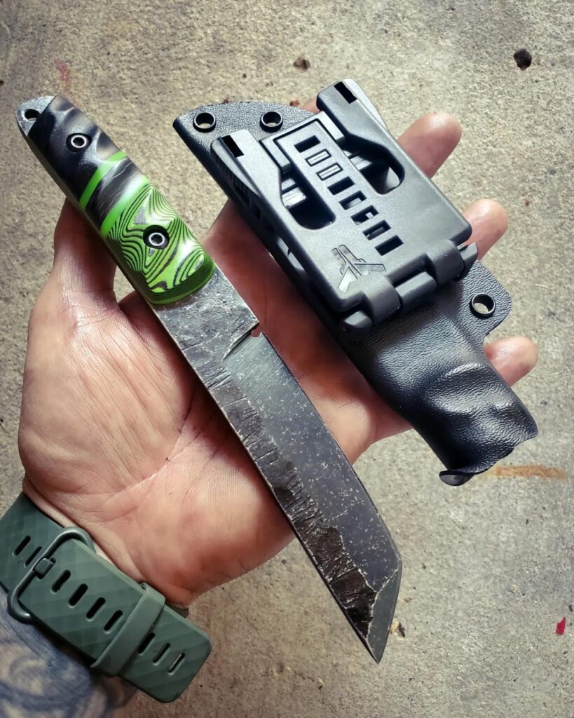 80crv2 EDC tanto with toxic green and black layered G10 with a carbon fiber and day glow G10 split.🤙