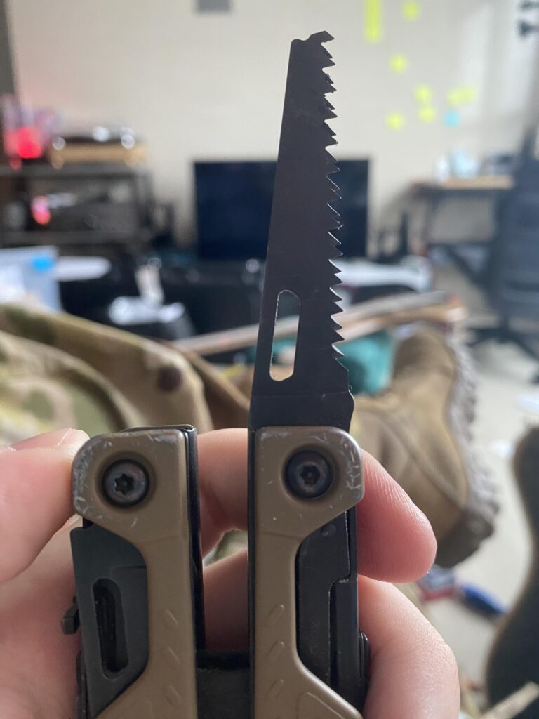 Has anyone replaced the leatherman OHT saw with scissors?