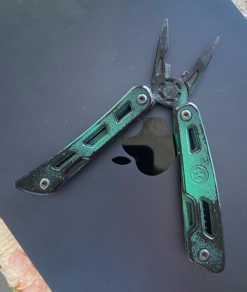 HELP! What kind of multitool is this?