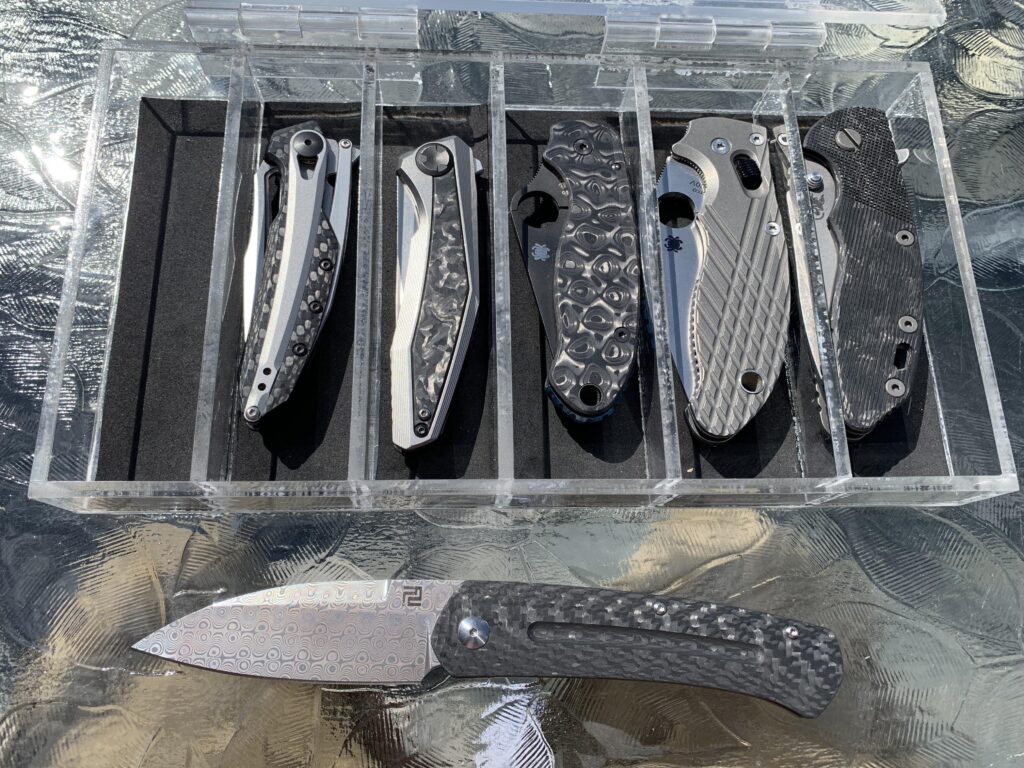 I finally filled my case with a new Artisan Cutlery Centauri.