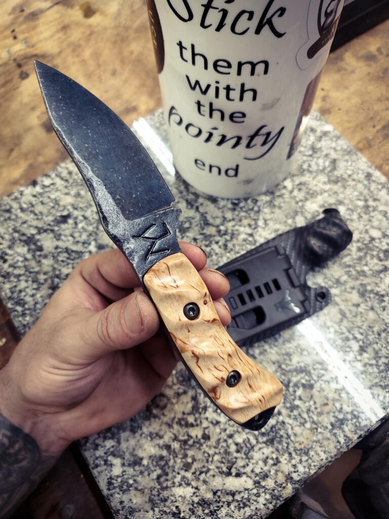 80crv2 with karelian birch handle Black G10 liners 👍