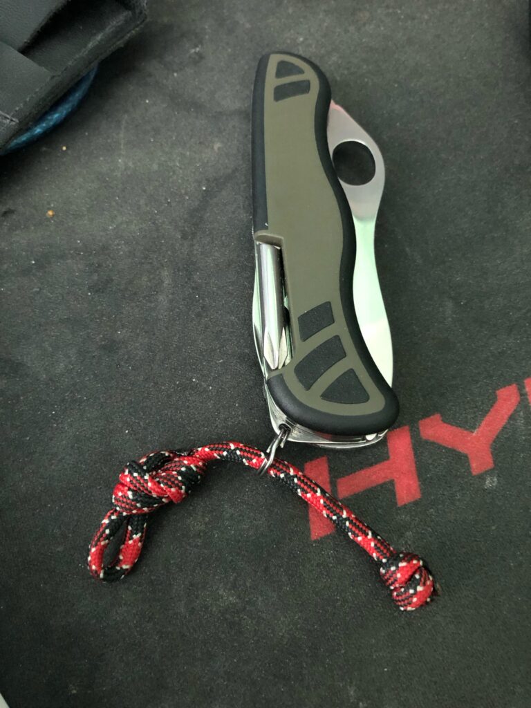 Made a lanyard/”quick” release for my new victorinox