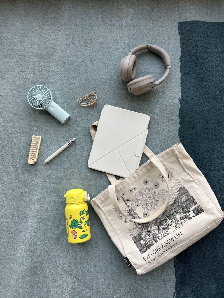 An ordinary bag and some small things need to bring to study every day.