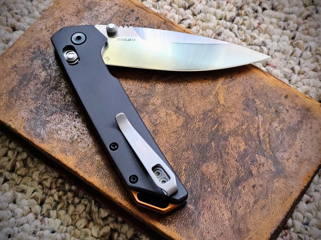 Kershaw Iridium on an old Latin primer book (4000 x 3000px)