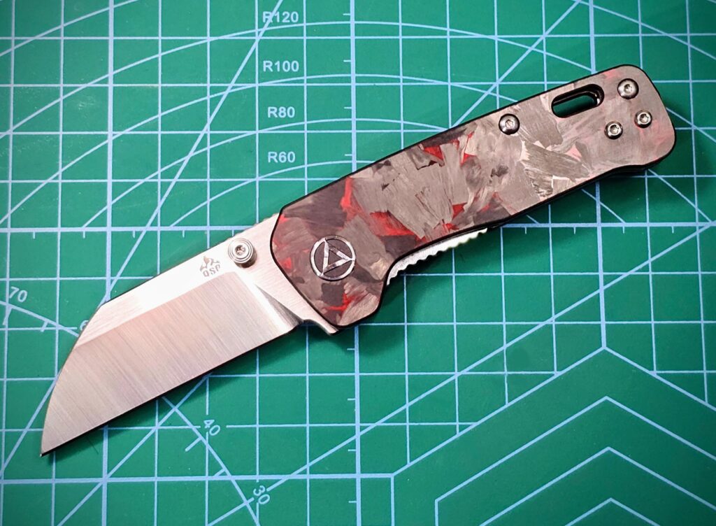 QSP Penguin Mini w/Red Carbon Flake Scales (3434 x 2523px)