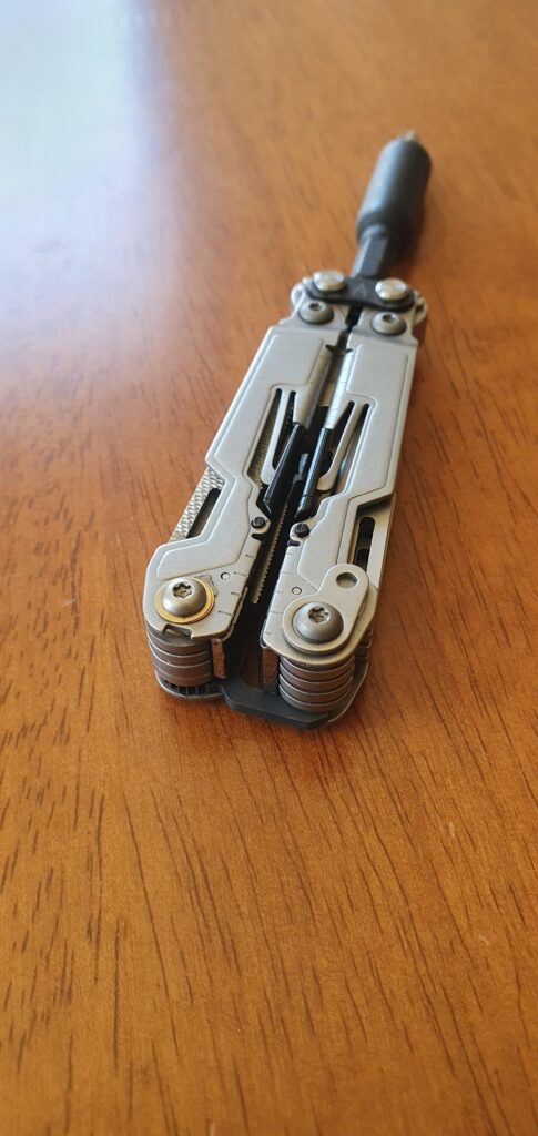 I combined the best of the SOG Powerpint and Powerlitre!