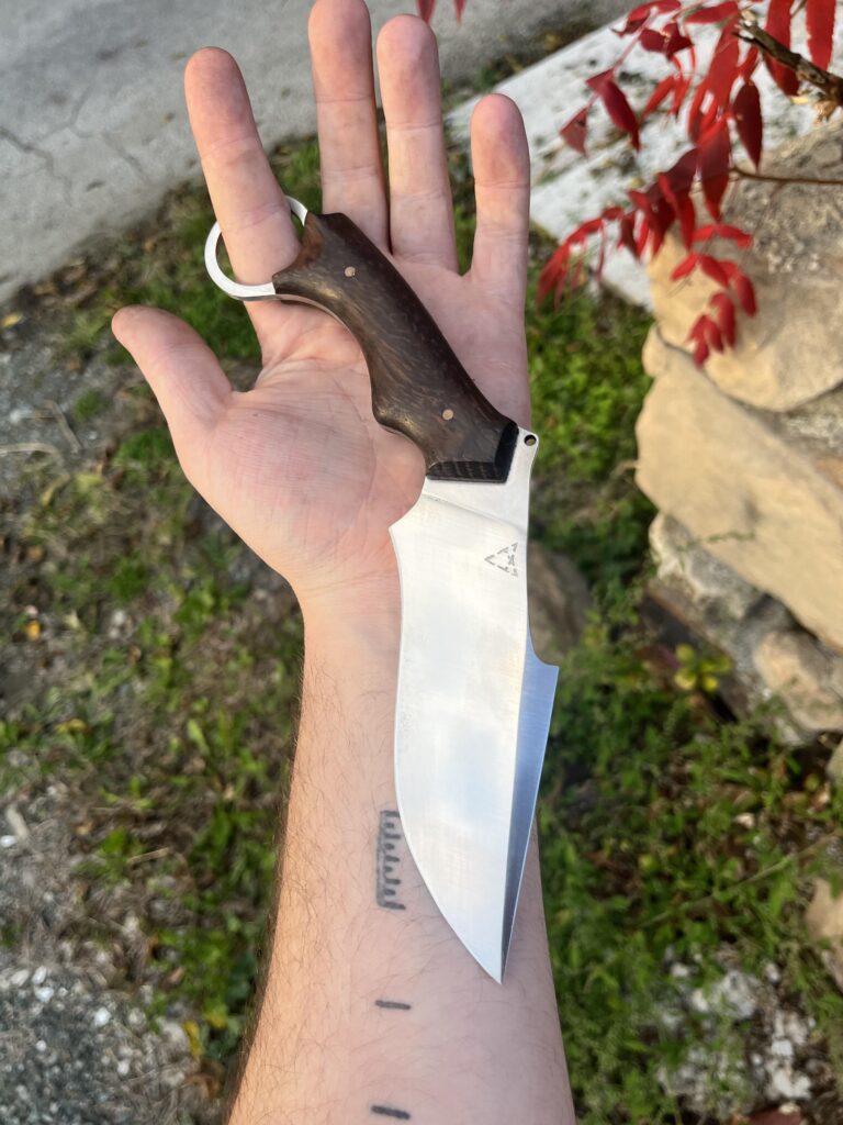 Finished up this “bowie-karambit”recently, forged from 1084 with a walnut handle and copper pins, thanks for looking!