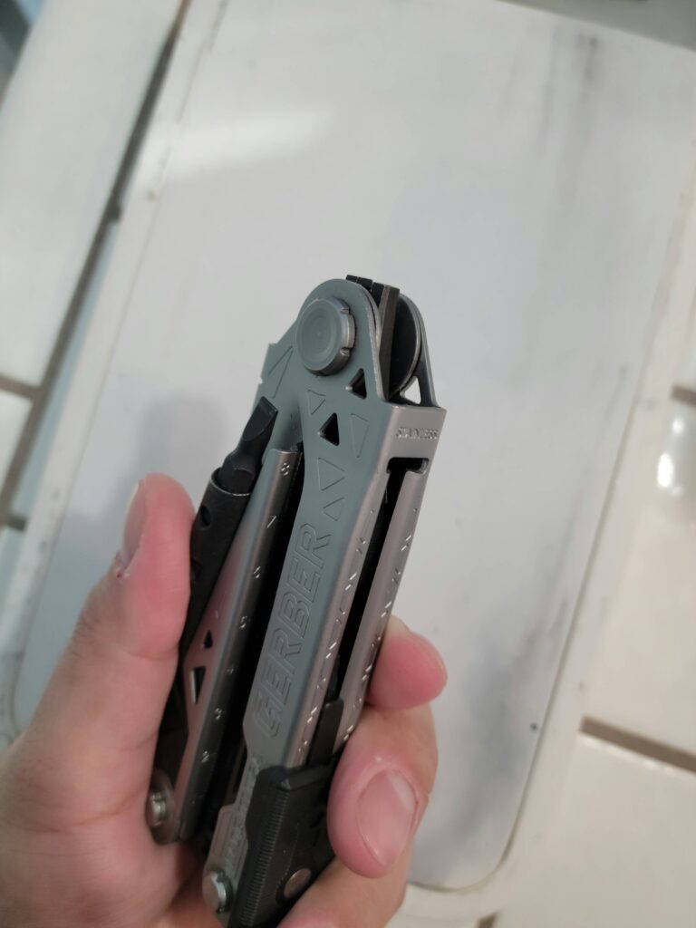 [GERBER CENTERDRIVE] how can I get this screw off to adjust the knife? Ots not a regular screw.