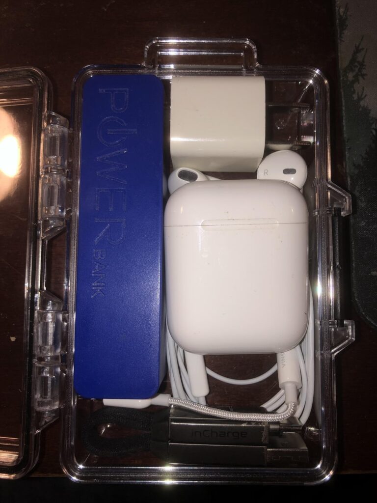 A mini electronics kit I can stick in a bag for on the go!