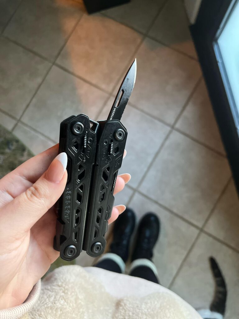 Gerber Locked and no clue how to close