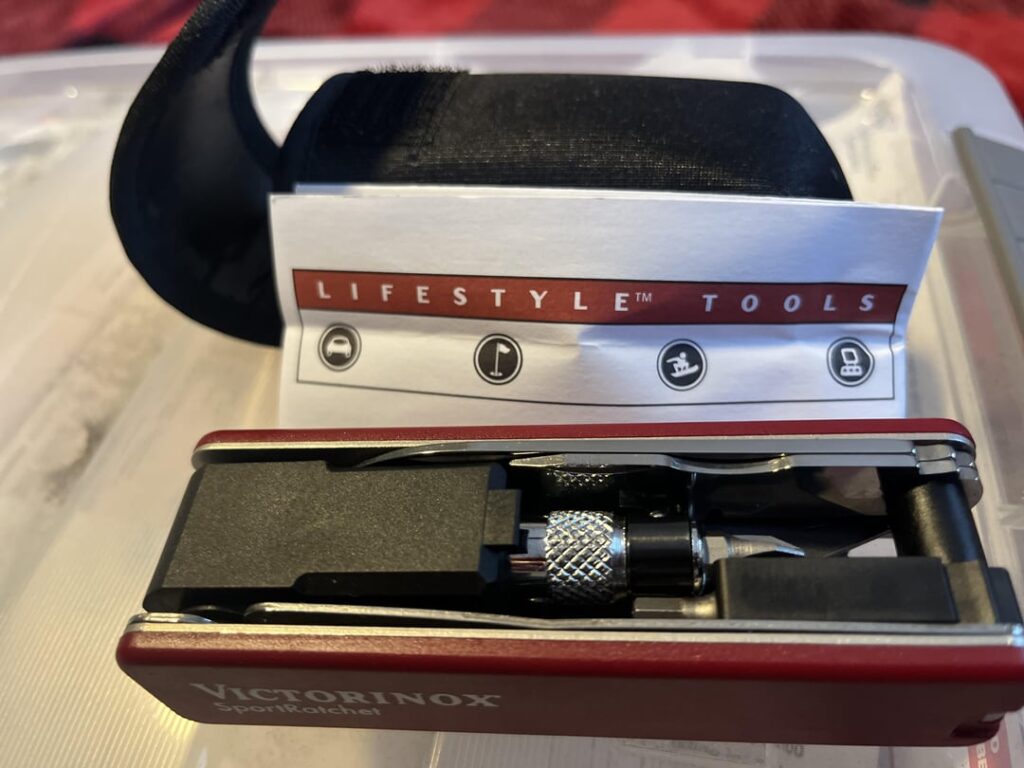 Found my Victorinox sport ratchet while doing some winter cleaning in a storage bin. Got it in the 90s, meant for snowboarding 🏂. I thought I lost it.