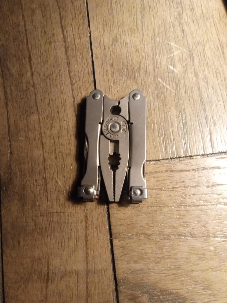 M4 sebertool, Leatherman micra.