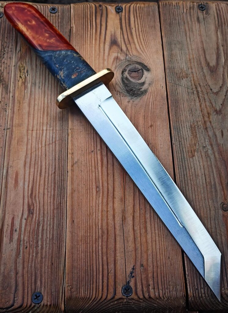 New knofe I made. I had doubts about this hybrid on a handle, but in the end I am satisfied with it.