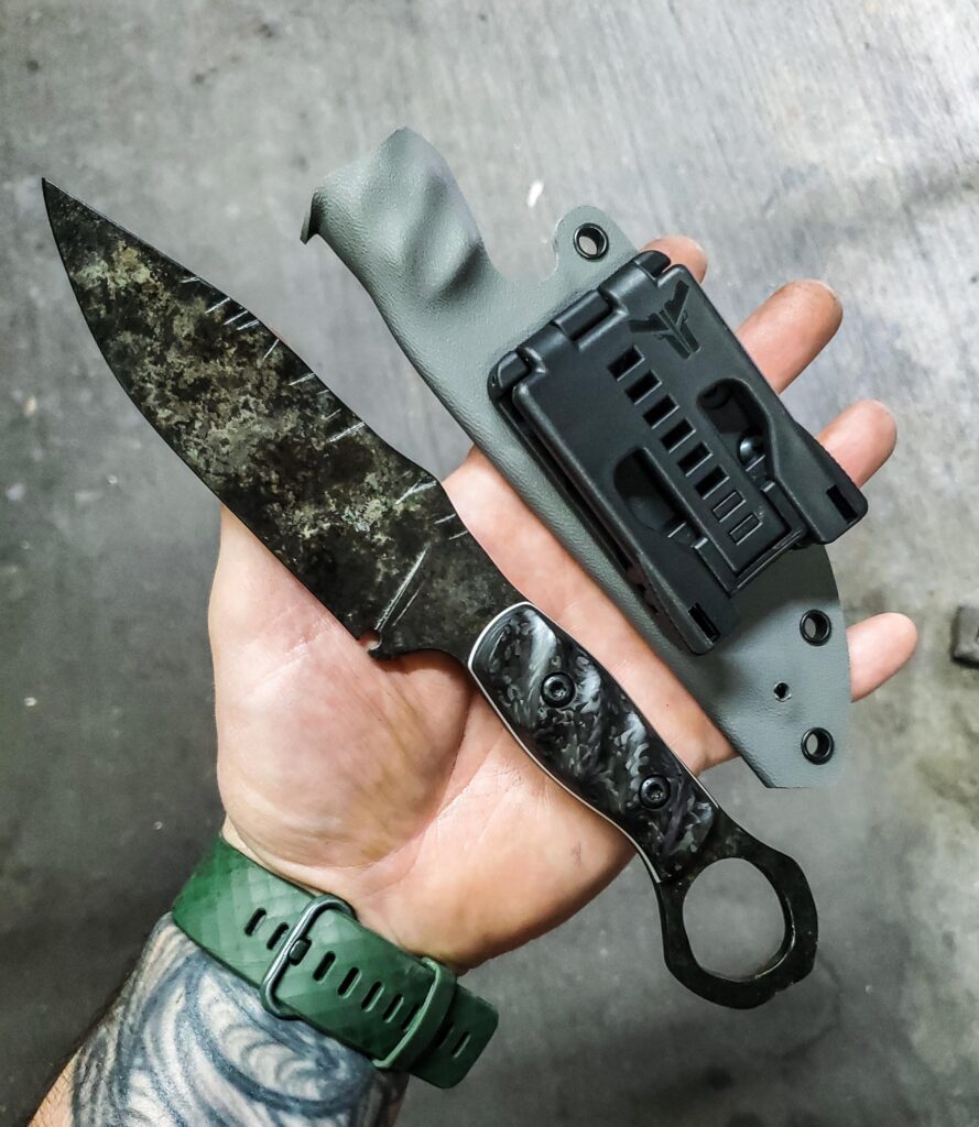 80crv2/ Granite finish with Carbon fiber and white G10 liners.