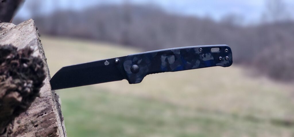 My current favorite budget edc! Qsp Penguin with blue shredded carbon fiber!