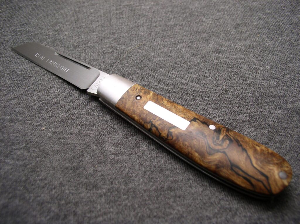 Handmade Lambfoot Slipjoint in A2 and stabilized burl scales