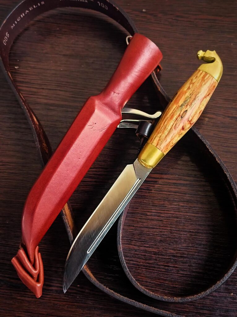 I made vintage puukko like knife today! Still practicing with the sheaths. I hope there will be more in future. What do you think?