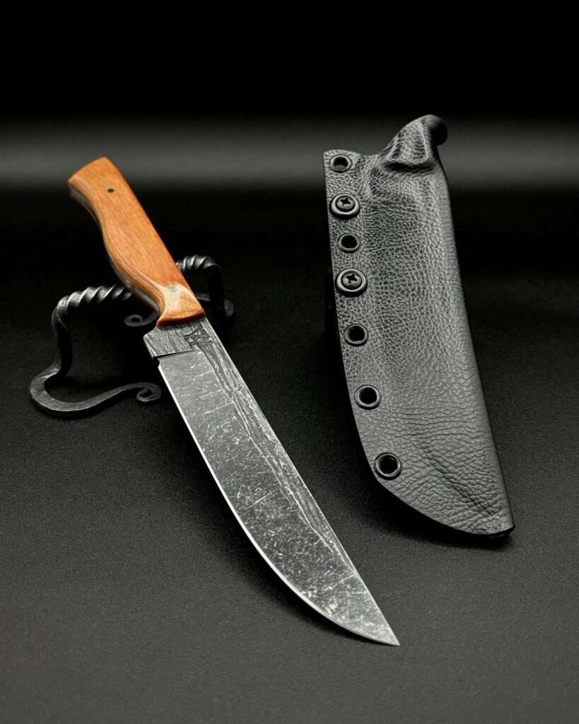 Working on getting a few of these ready for the website. This one is handled with a "natural" dymalux and g10 pins.