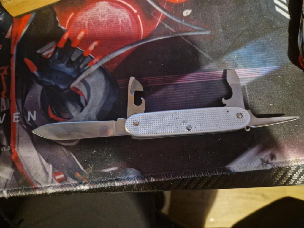 Sell 4 multitools for £100