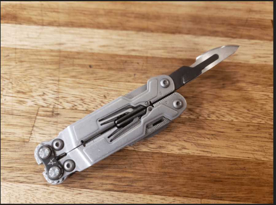 Anyone combined a power litre and a power pint? I want to add a scalpel to a powerpoint and have a few problems!